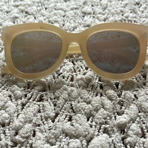 Tan mirrored sunglasses